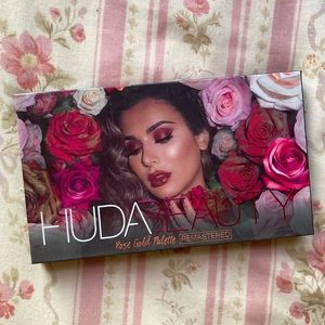 Huda Beauty Rose Gold remastered palette
